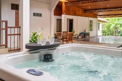 a jacuzzi tub in the middle of a house at Hotel Ribera La Paz in San Ramón