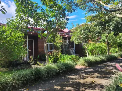 a house in the middle of a garden at Cabañas Barú Dota in Santa María