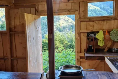 a pot on a stove in a room with a window at Cabaña El Descanso #1, Macho Mora Mountain Lodge in Alaska