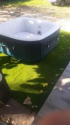 a large bath tub sitting on the grass at Casa espejo in Potrero