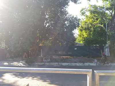 a man riding a bike next to a fence at Casa espejo in Potrero