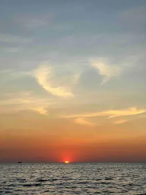 a sunset over the ocean with the sun in the sky at Cabaña en el Sol Cabin in the Sun in Ocotal