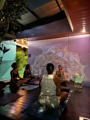 a group of people sitting in a yoga class at Pura Vibra Hostel in Fortuna