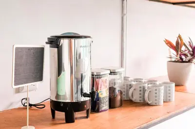 a food processor sitting on a wooden table at Pura Vibra Hostel in Fortuna