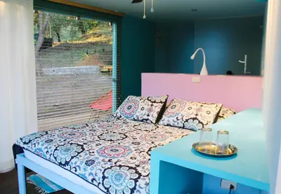 a bedroom with a bed and a table at Casa Rural Aroma de Campo in Curubandé
