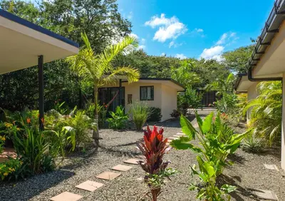 a garden in front of a house with plants at MY - Cosy Lodges in Paraíso