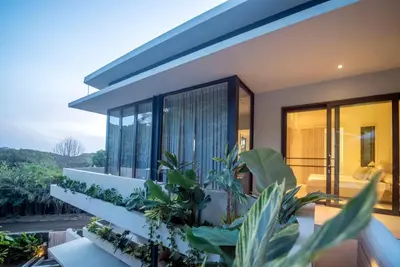a house with a view of the garden at KUNUK- Walk to Hermosa beach in Santa Teresa Beach