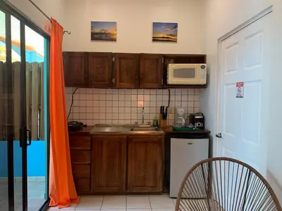 a small kitchen with a sink and a microwave at Toro Blanco in Coco