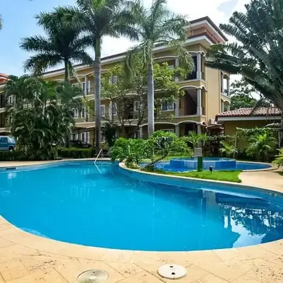 1 Bedroom with pool and walking distance to beach