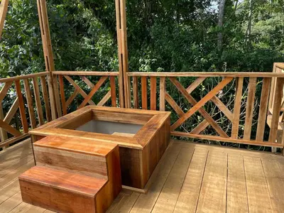 a wooden box sitting on a wooden deck at Granja Integral Luz Del Corazon in Rincón de la Cruz