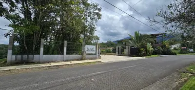 an empty street with a fence on the side of the road at Villas Töcu - Casa Colibrí in Fortuna