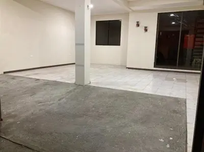 a empty room with a white wall and a pillar at Hospedaje Ana Lu 1 Only 10 minutes from airport in Alajuela City