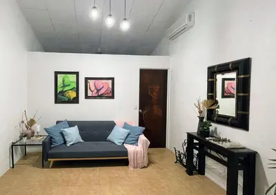 a living room with a couch and a mirror at Casa Bambu céntrico, lindo y acogedor con A C in General Viejo