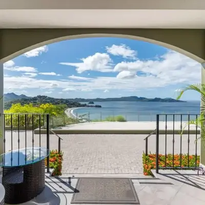 Luxury Condo with Panoramic Ocean Views