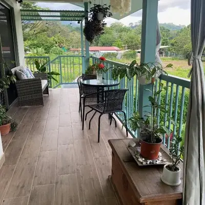 Apartamento con Terraza y Vista al Jardín