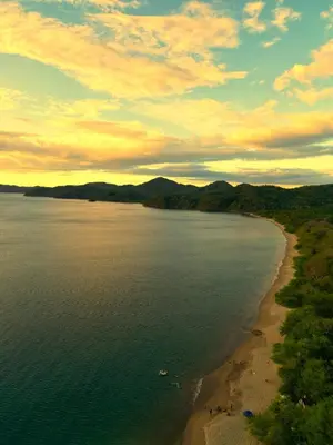 an aerial view of a beach and the ocean at Hotel Hacienda Casa del Viento in Cuajiniquil