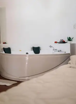 a white bath tub sitting in a room at Hotel y Restaurante El Páramo in San Rafael Norte