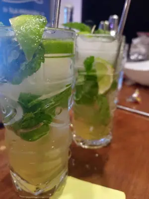 two glasses of lemonade on a wooden table at La Casona Eco-Lodge Tortuguero in Tortuguero