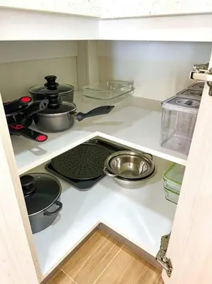 a kitchen with some pots and pans on a counter at Casa Garza, con a/c y wifi in Quepos