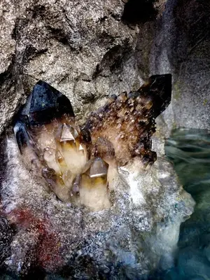 a rock that has been broken in the water at Balu Retreat Center in Playa Junquillal