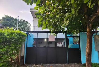 a black gate in front of a house at Apartamento la paz N°2 in Liberia