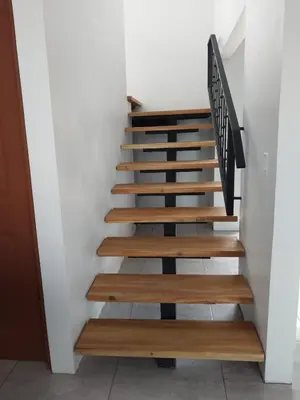a staircase in a house with wooden steps at Arenal Vistas del Paraiso in Nuevo Arenal
