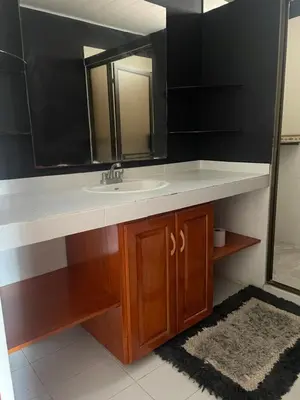 a bathroom with a sink and a mirror at Estudio como en casa in Quepos