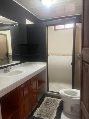 a bathroom with a toilet and a sink and a shower at Estudio como en casa in Quepos