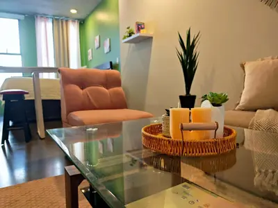 a living room with a table and a chair at 906A URBN Barrio Escalante Estudio con A/C y Parqueo in San José