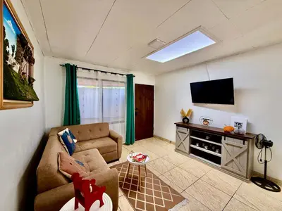 a living room with a couch and a flat screen tv at Brisa Amatista - Casa completa y centrica en San Ramón #1 in Palmitos Sur