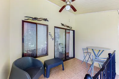 a living room with a ceiling fan and a table and chairs at Dolce Vita 7028 in Coco