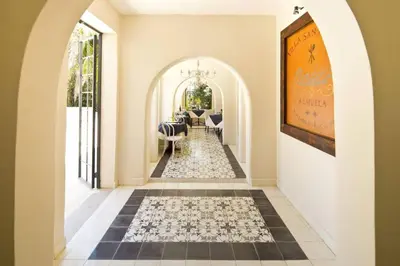 a hallway with an archway and a dining room at Villa San Ignacio in Alajuela City