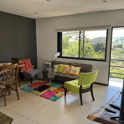 Casa mirando a la montaña