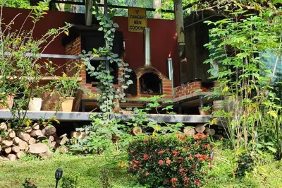 a garden with a brick oven in a house at Casa de campo rodeada de naturaleza in San Francisco