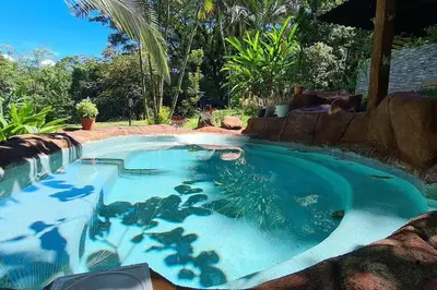 a large swimming pool in a backyard with aitating at Casa de campo rodeada de naturaleza in San Francisco