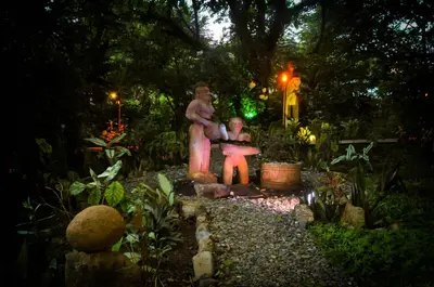 a statue of a man and a woman in a garden at Las Brisas del Sur in Ojochal