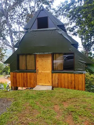 a house with a green roof on top of it at Finca Makambu in Platanillo