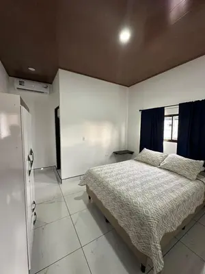 a bedroom with a bed and a window at Apartamento Rodriguez in Quepos