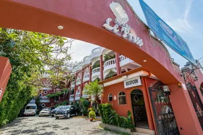 a street view of a building with an arch over it at Hotel Le Priss in Manuel Antonio