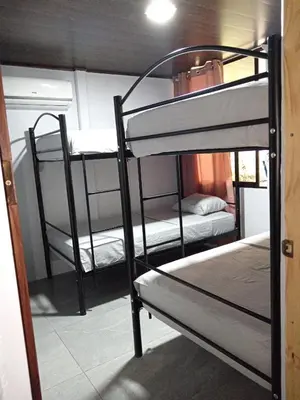 a room with two bunk beds in a room at Casa La Montaña in Sámara