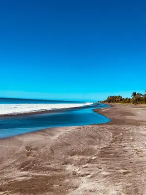 an empty beach with the ocean in the background at Hotel Hibiscus Cabina 4 in Playa Junquillal