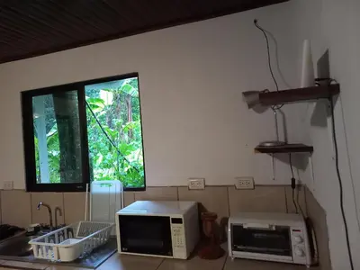 a kitchen with two microwaves and a window at Casa el Colibrí in Naranjo