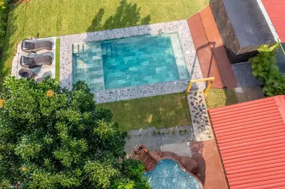 an overhead view of a swimming pool in a yard at Casa La Finca Private Pool / AC WiFi 300Mbps in Fortuna