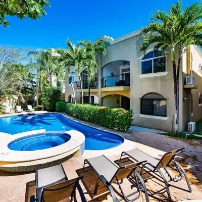 Pool & AC Close to Beach with free bikes!