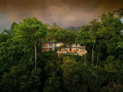 a house in the middle of the forest at Casa Colibri - by Pura Villas in Uvita
