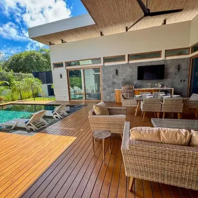 Private Pool with direct access to 2 beaches!