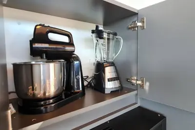 a blender sitting on a shelf in a kitchen at GoldenView+ Aire acondicionado+Jacuzzi (a 15 km de Monteverde) in Monteverde Costa Rica