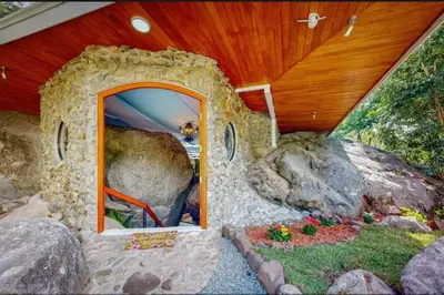 a small house with a window in a room with rocks at Rocka Verde Retreat 8th Wonder of the World in Rivas