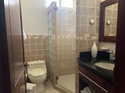 a bathroom with a toilet and a sink at Villa Ela en Playa Herradura in Herradura