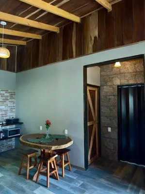 a kitchen with a table and chairs in a room at Casa Típica La Cruz in Monteverde Costa Rica
